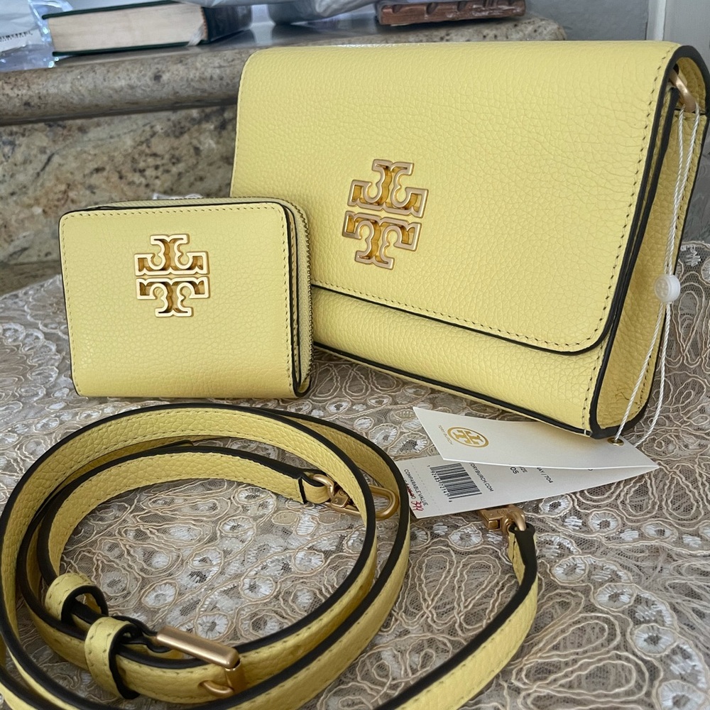 New Tory Burch set ๐ - Picture 1 of 7